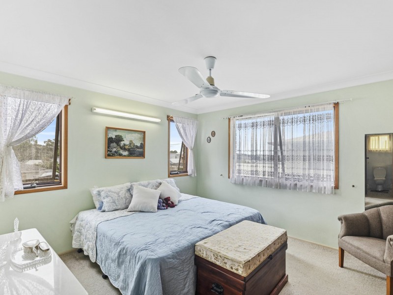 4 George Hely Crescent, Killarney Vale NSW 2261