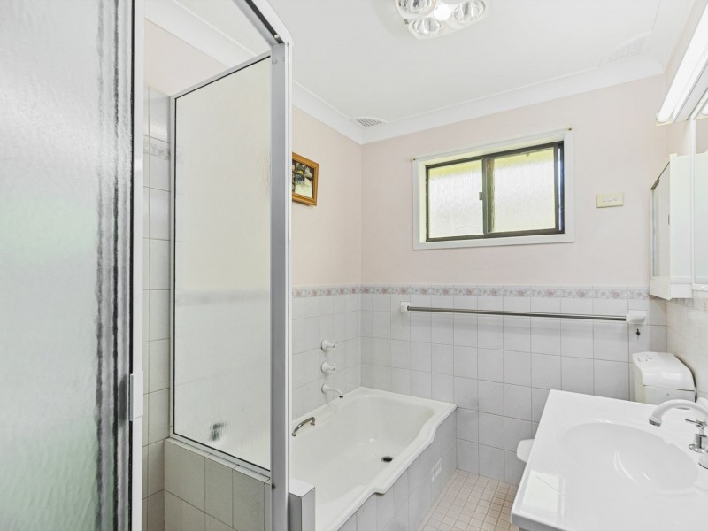 4 George Hely Crescent, Killarney Vale NSW 2261