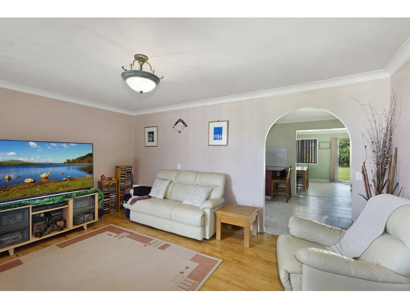 32 Audie Pde, Berkeley Vale NSW 2261