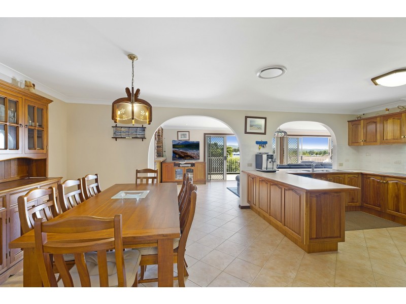 9 Premier Way, Bateau Bay NSW 2261
