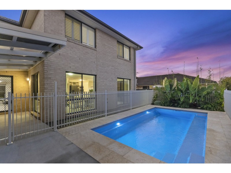 31 Quarterhorse Parade, Wadalba NSW 2259