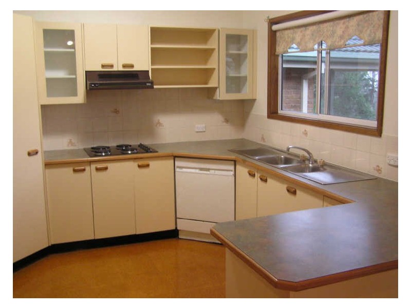 17 Kilkenny Pde, Berkeley Vale NSW 2261