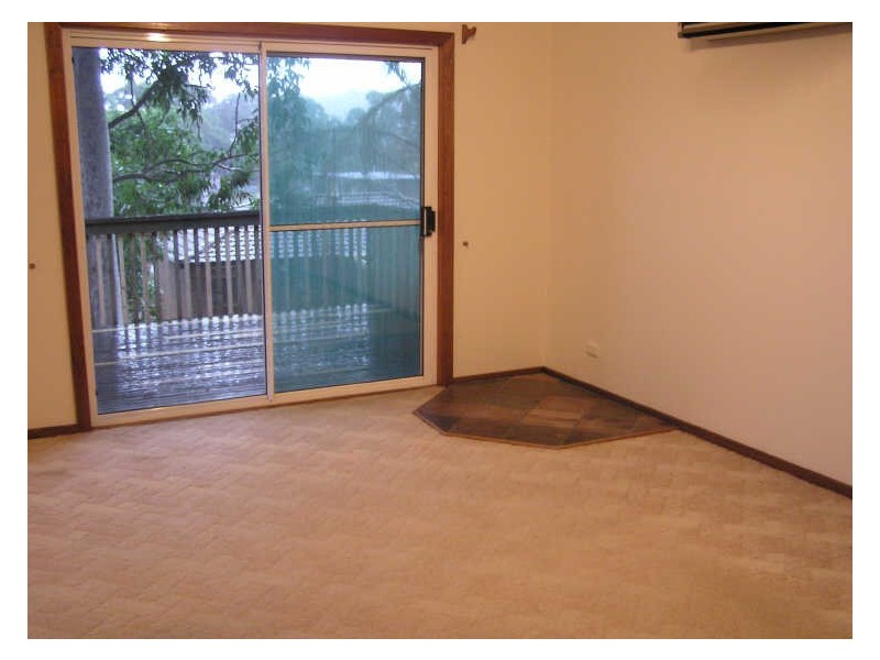 17 Kilkenny Pde, Berkeley Vale NSW 2261