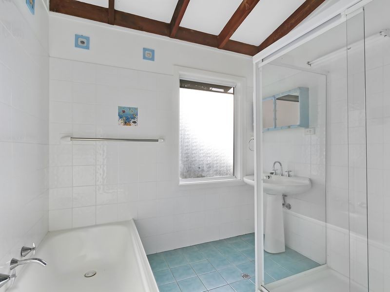 4 Montah Ave, Berkeley Vale NSW 2261
