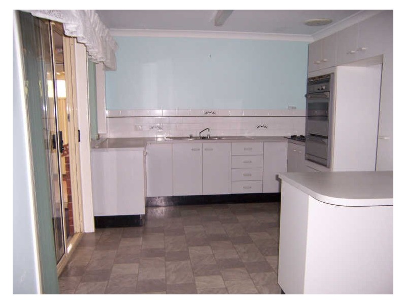 2/10 Bolton Street, Bateau Bay NSW 2261