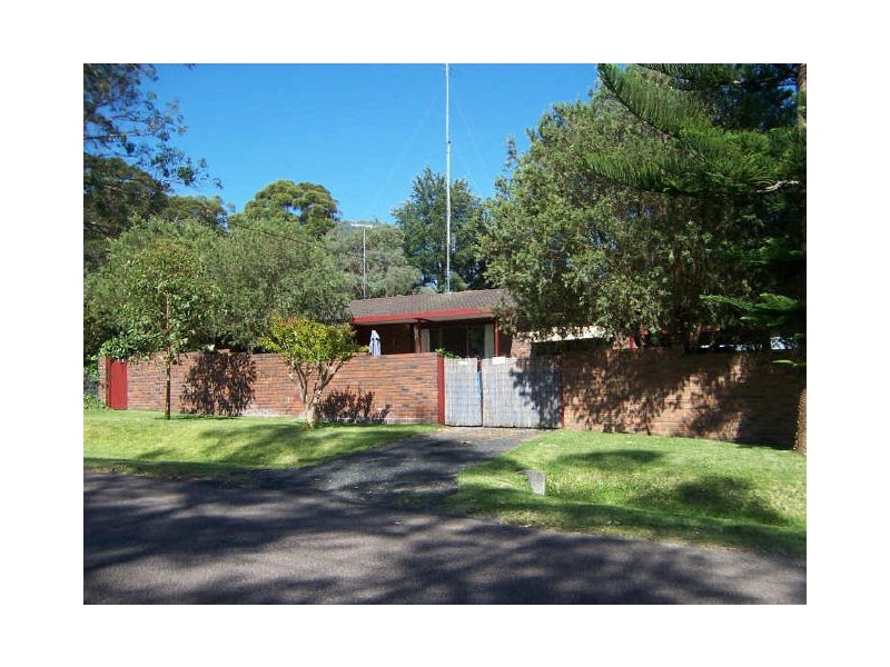 1 Roger Crescent, Berkeley Vale NSW 2261