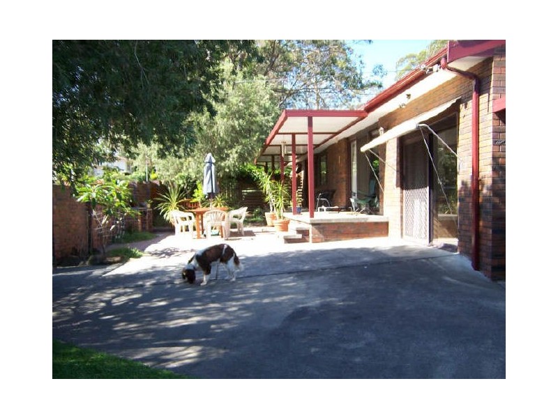 1 Roger Crescent, Berkeley Vale NSW 2261