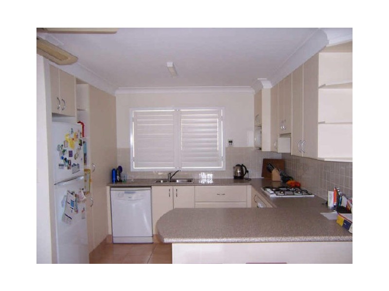 1 Roger Crescent, Berkeley Vale NSW 2261