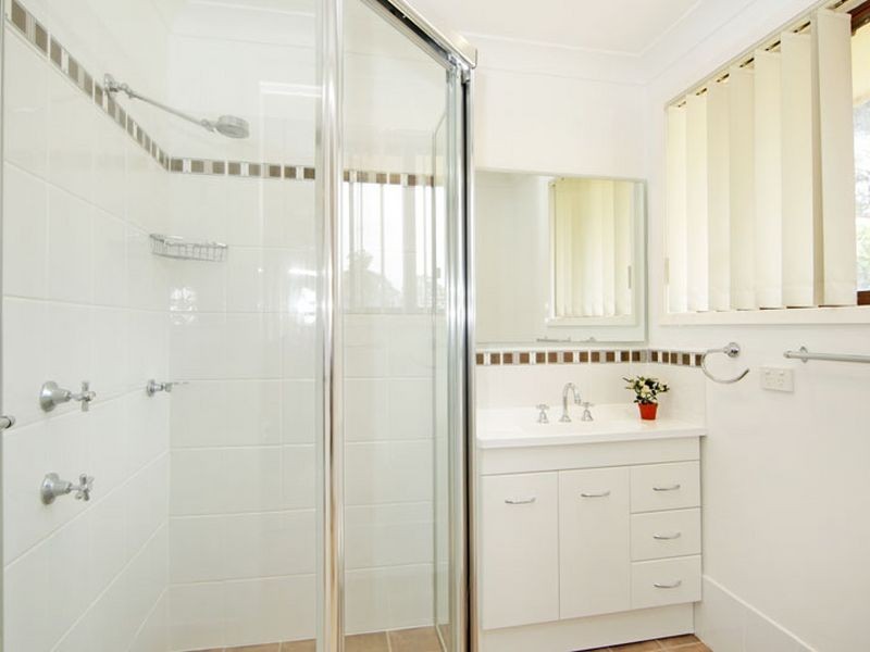 2 Cranbrook Crescent, Killarney Vale NSW 2261