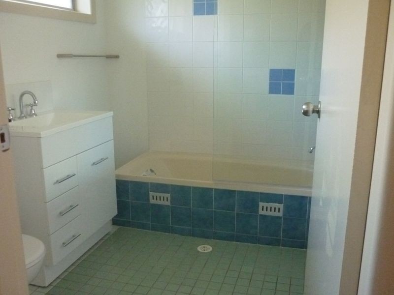 50 Clare Crescent, Berkeley Vale NSW 2261