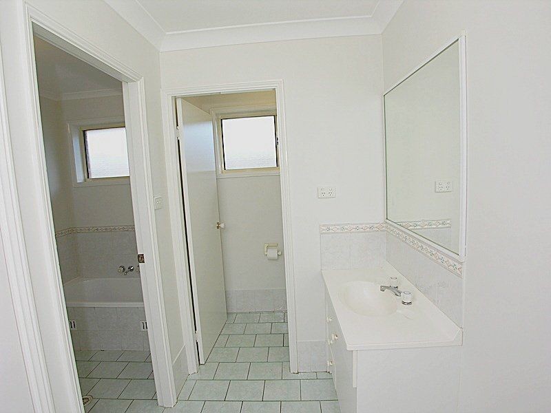 25 Lorraine Avenue, Berkeley Vale NSW 2261