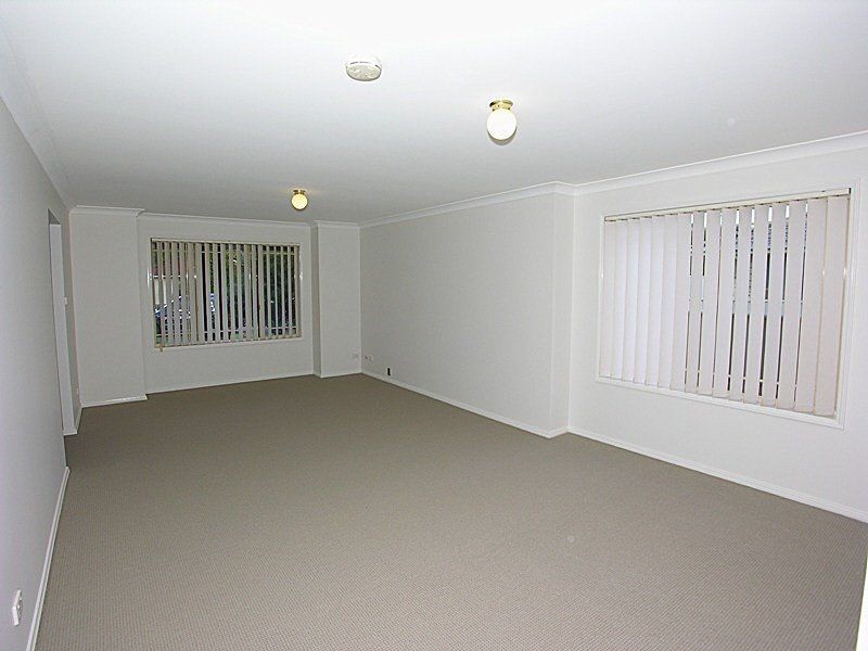 25 Lorraine Avenue, Berkeley Vale NSW 2261