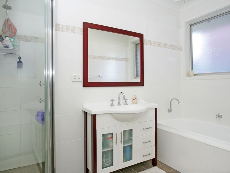 33 Yimbala Avenue, Killarney Vale NSW 2261