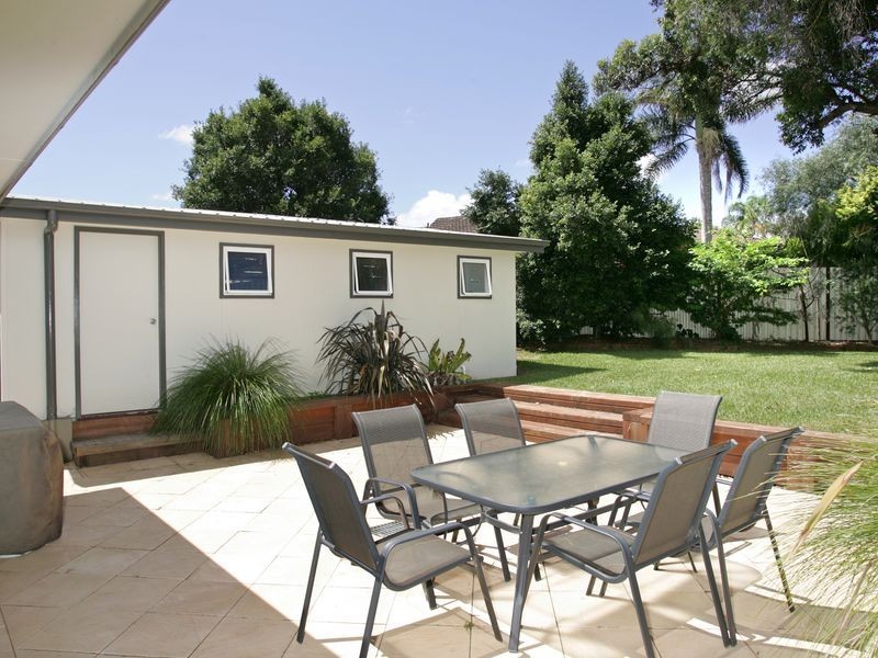 33 Yimbala Avenue, Killarney Vale NSW 2261