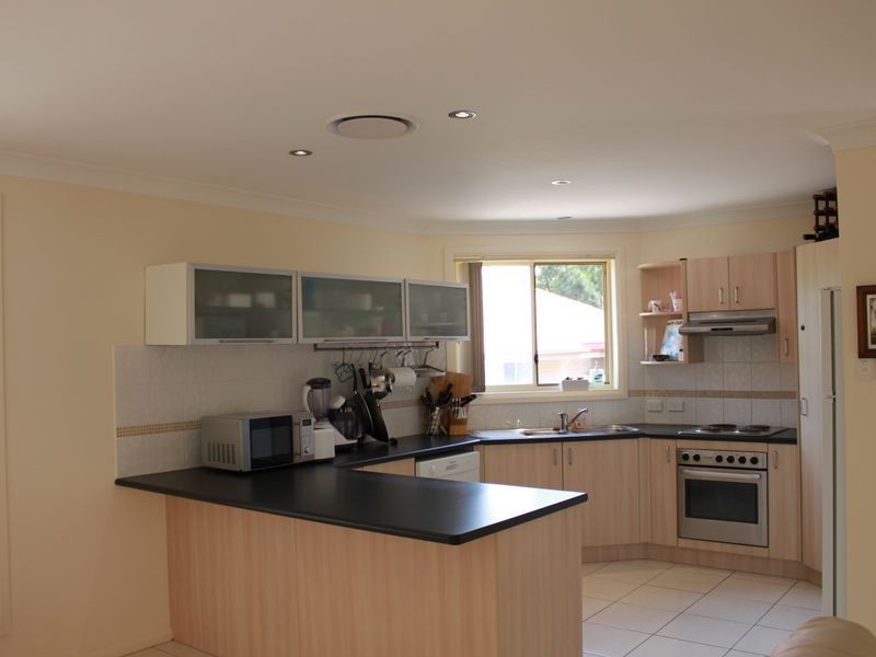 1/14 Debra Anne Drive, Bateau Bay NSW 2261