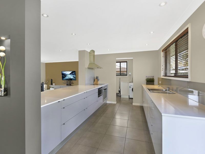 13 Kathleen White Crescent, Killarney Vale NSW 2261