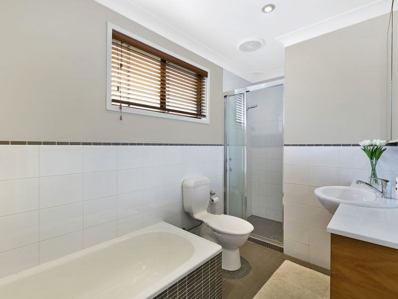 13 Kathleen White Crescent, Killarney Vale NSW 2261