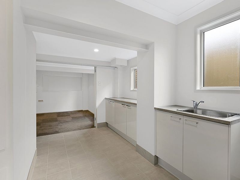 34 Platypus Road, Berkeley Vale NSW 2261