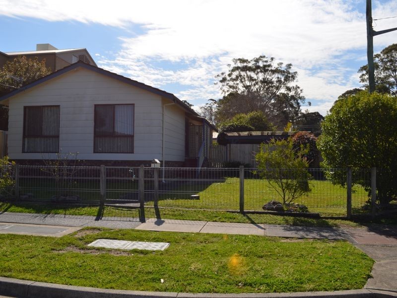 1 Pindarri Ave, Berkeley Vale NSW 2261
