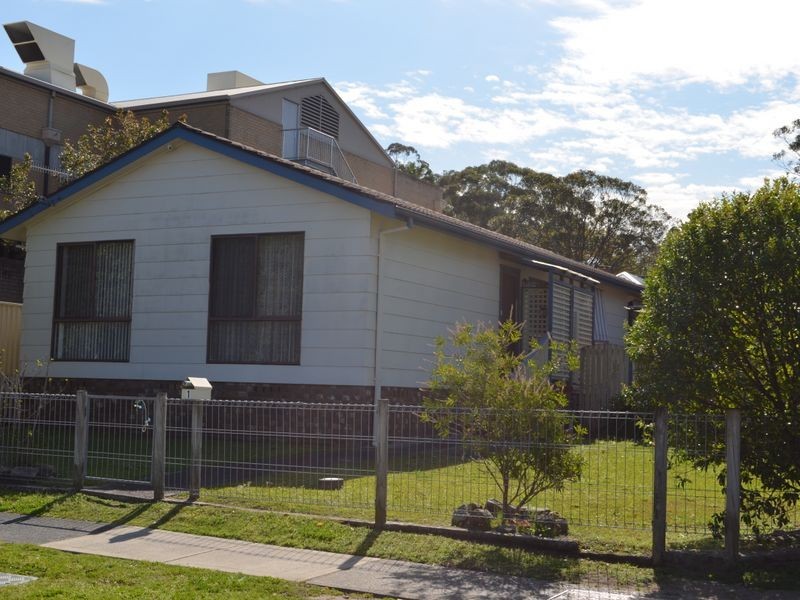 1 Pindarri Ave, Berkeley Vale NSW 2261