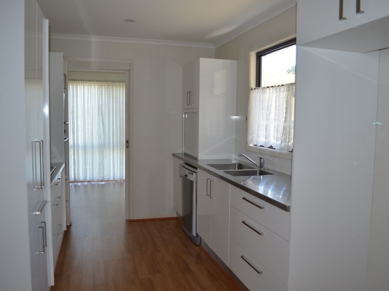 1 Pindarri Ave, Berkeley Vale NSW 2261