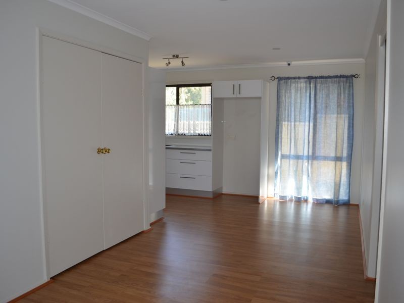 1 Pindarri Ave, Berkeley Vale NSW 2261