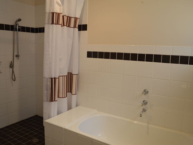 1 Pindarri Ave, Berkeley Vale NSW 2261