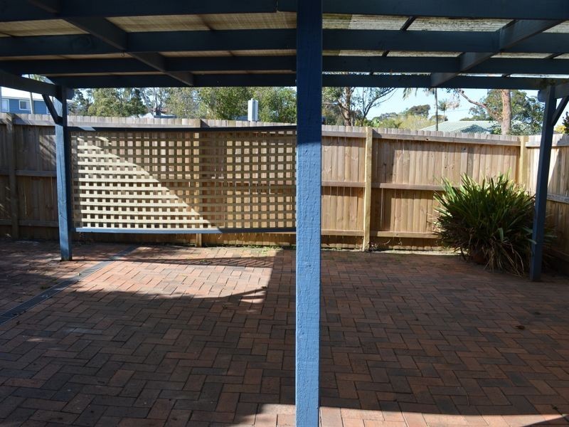 1 Pindarri Ave, Berkeley Vale NSW 2261
