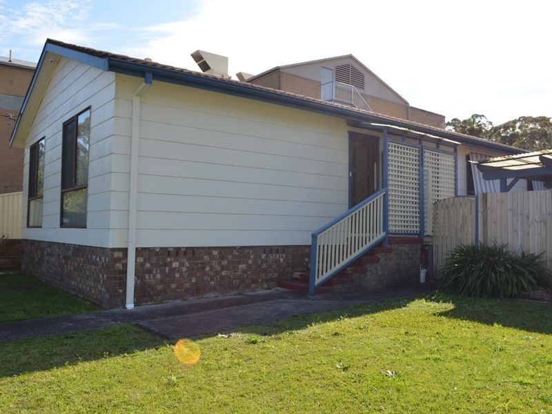 1 Pindarri Ave, Berkeley Vale NSW 2261
