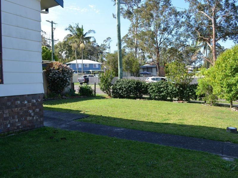 1 Pindarri Ave, Berkeley Vale NSW 2261