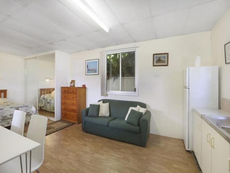 8 Cook Road, Killarney Vale NSW 2261