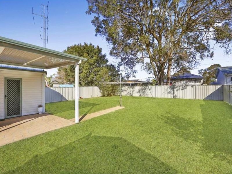 8 Cook Road, Killarney Vale NSW 2261