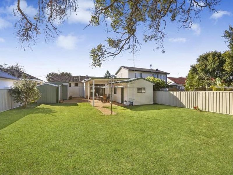 8 Cook Road, Killarney Vale NSW 2261