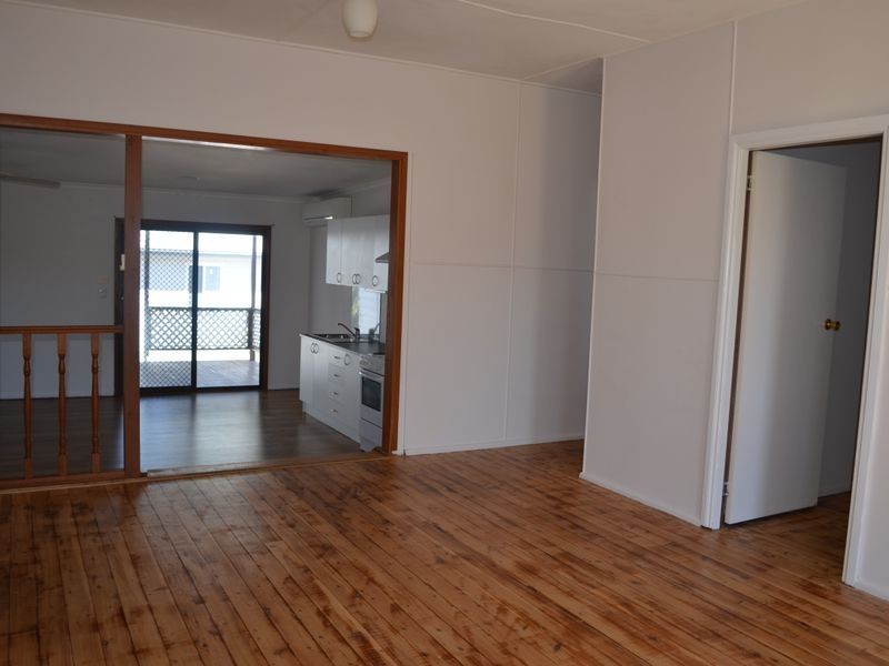 44 Dampier Blvde, Killarney Vale NSW 2261