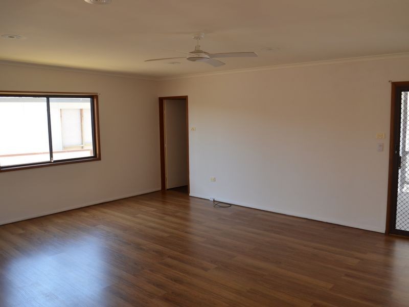 44 Dampier Blvde, Killarney Vale NSW 2261