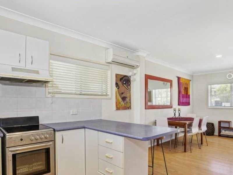 18 Hinemoa Ave, Killarney Vale NSW 2261