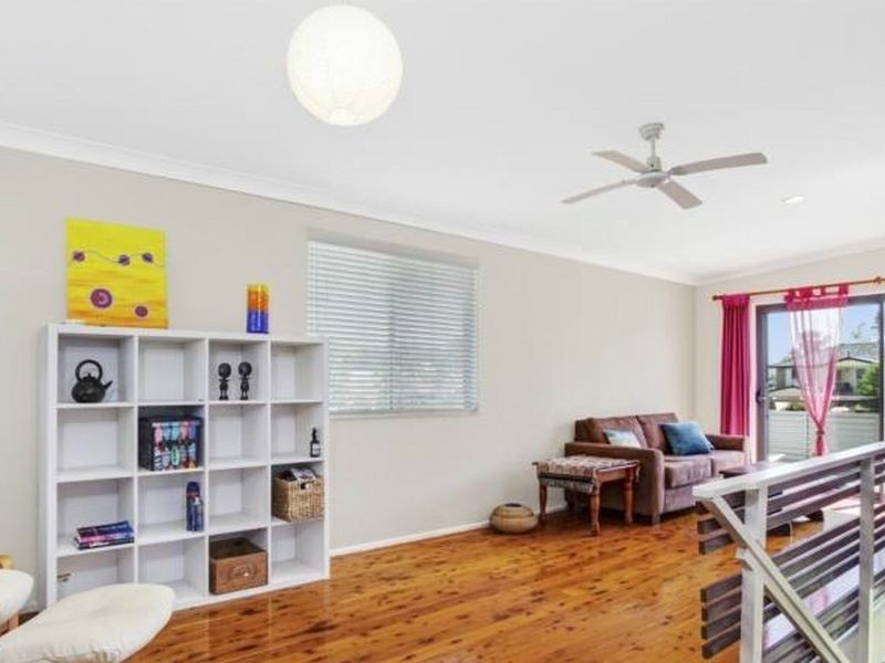 18 Hinemoa Ave, Killarney Vale NSW 2261