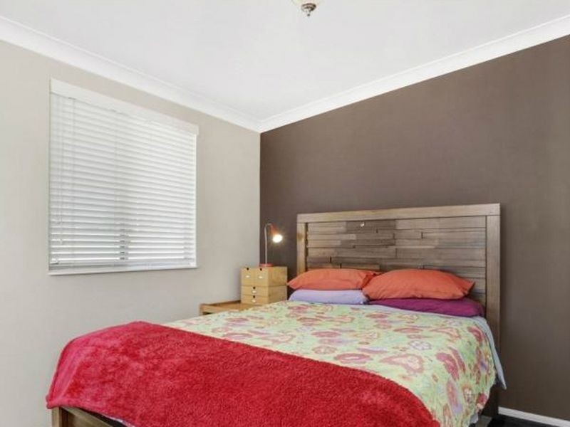 18 Hinemoa Ave, Killarney Vale NSW 2261