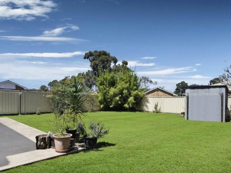 18 Hinemoa Ave, Killarney Vale NSW 2261