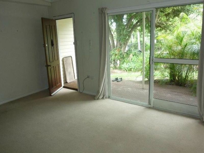 9 Pindarri Ave, Berkeley Vale NSW 2261