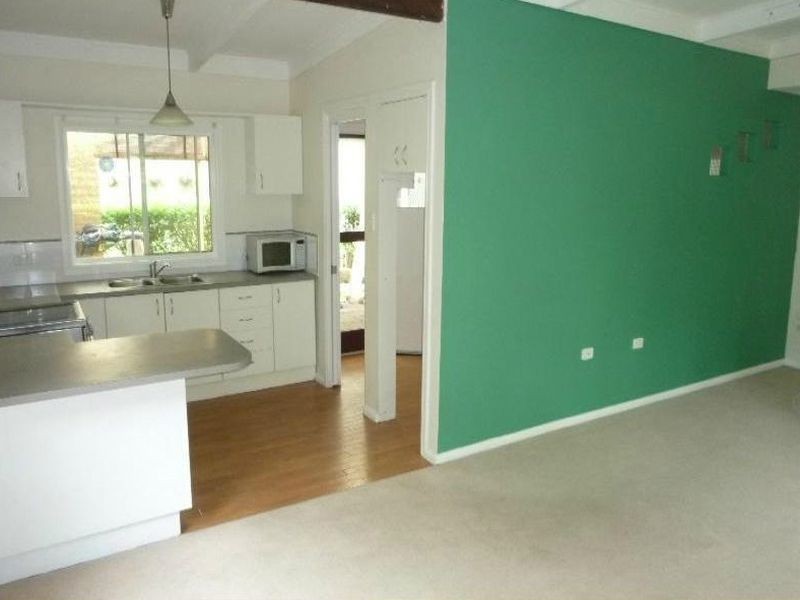 9 Pindarri Ave, Berkeley Vale NSW 2261