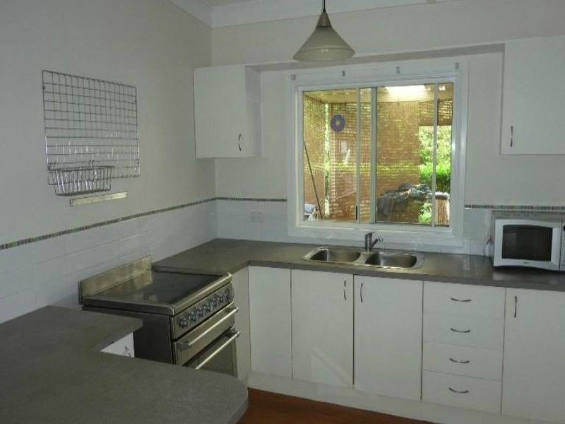 9 Pindarri Ave, Berkeley Vale NSW 2261