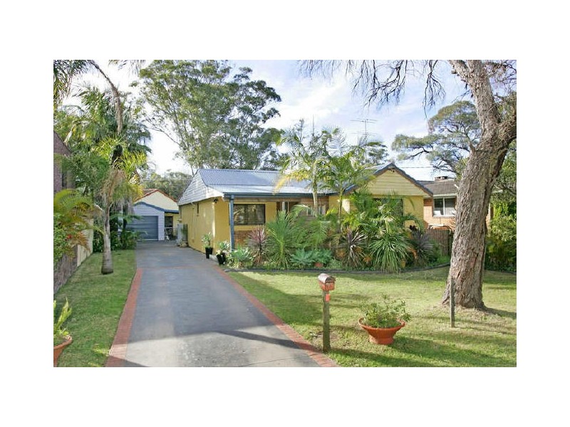 1 Erin Ave, Berkeley Vale NSW 2261
