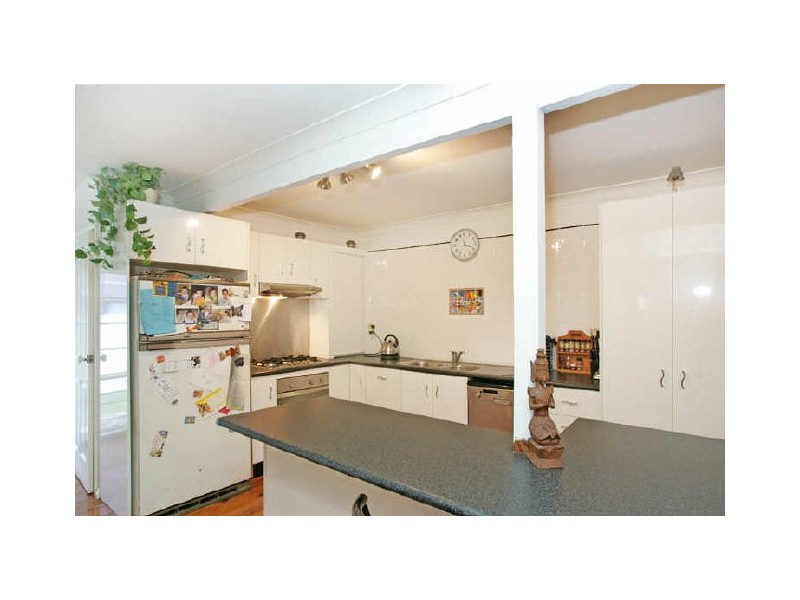 1 Erin Ave, Berkeley Vale NSW 2261