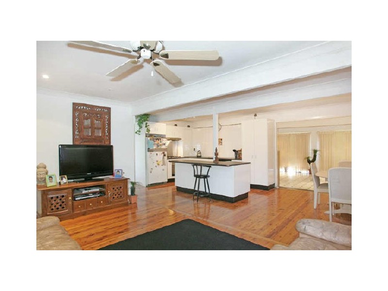 1 Erin Ave, Berkeley Vale NSW 2261
