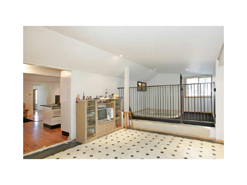 1 Erin Ave, Berkeley Vale NSW 2261