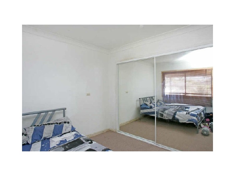 1 Erin Ave, Berkeley Vale NSW 2261