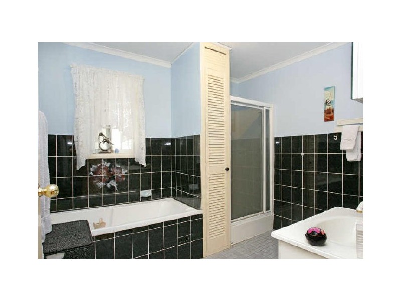 68 Kerry Cresent, Berkeley Vale NSW 2261
