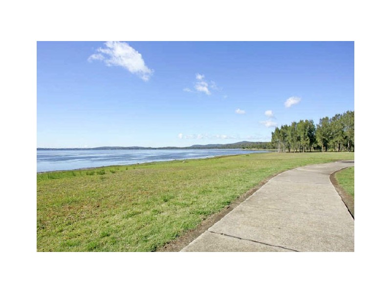 383 Lakedge Ave, Berkeley Vale NSW 2261