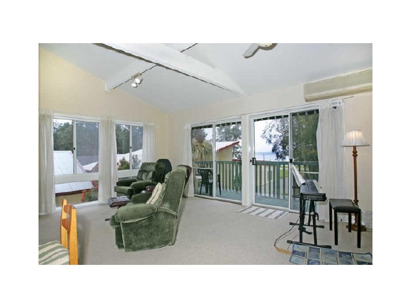 383 Lakedge Ave, Berkeley Vale NSW 2261